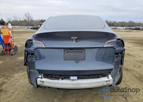 2024 Tesla Model Y z USA, uszkodzony, nr VIN 7SAYGDED5RF075845